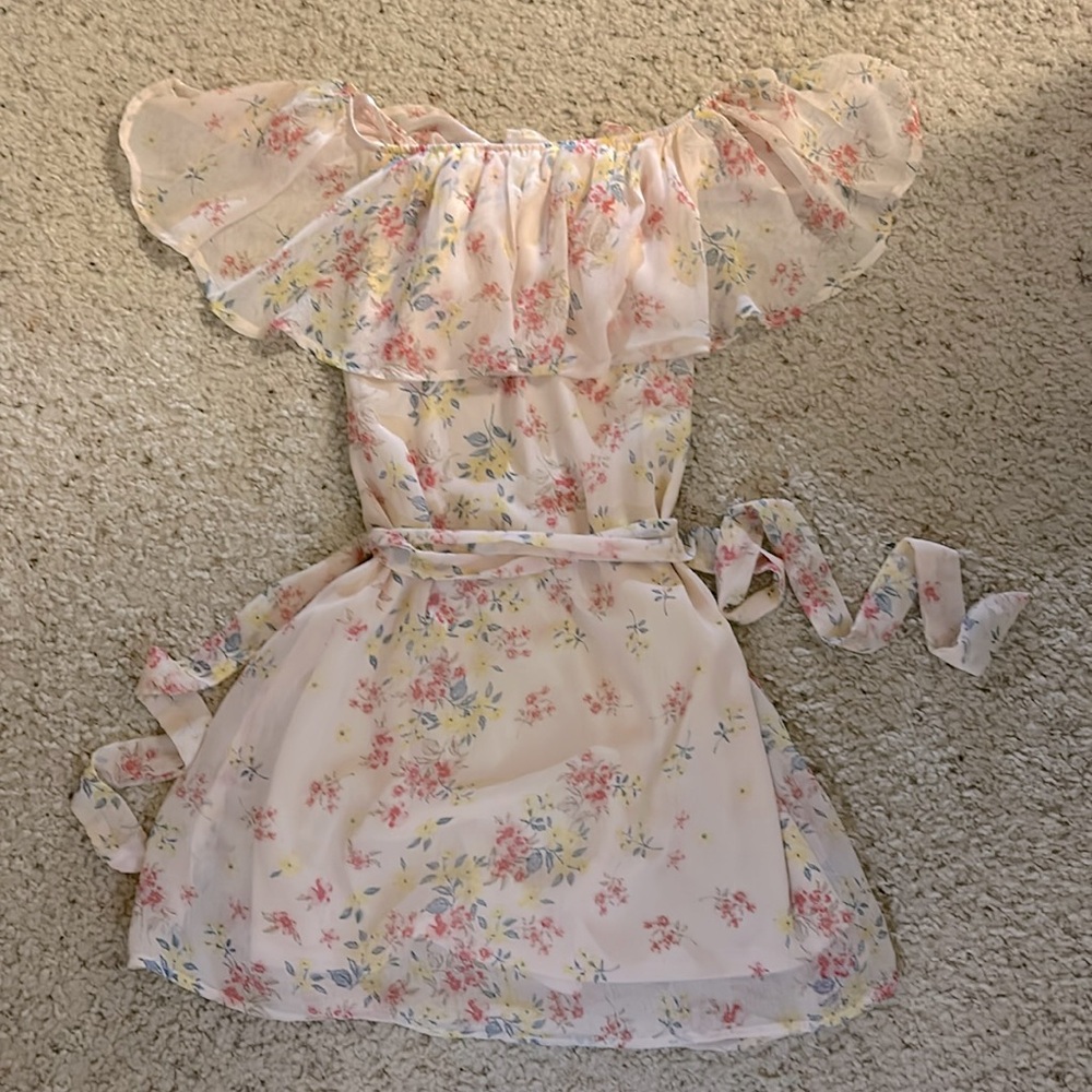 Gorgeous dress in perfect condition with no flaws, brand is blue rain.